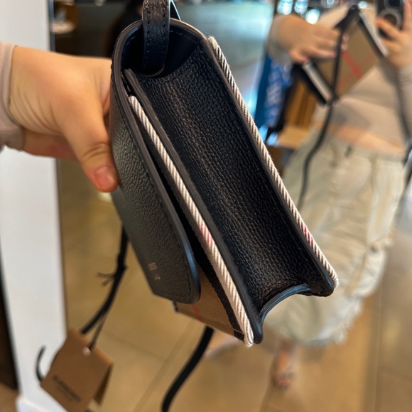BURBERRY HAMPSHIRE BLACK SMALL CROSSBODY NEW WITH TAG - Picture 3 of 7